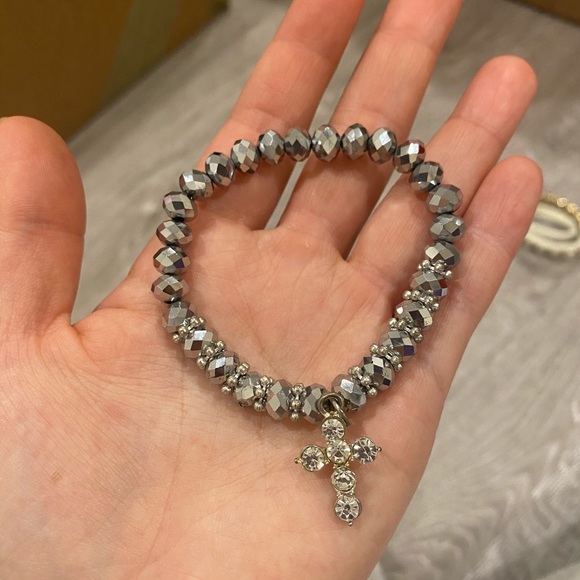Shiny gunmetal cross bracelet - Picture 3 of 4